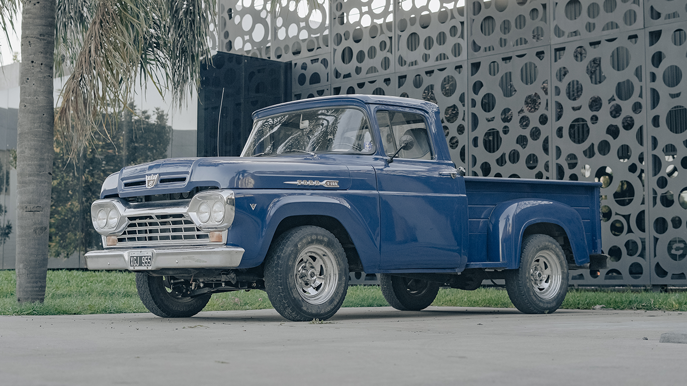 FORD 1960: EQUIPPED WITH C-TRUCK FRONT END